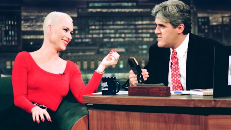 Susan Powter guest interviewing in a 1993 date of The Tonight Show