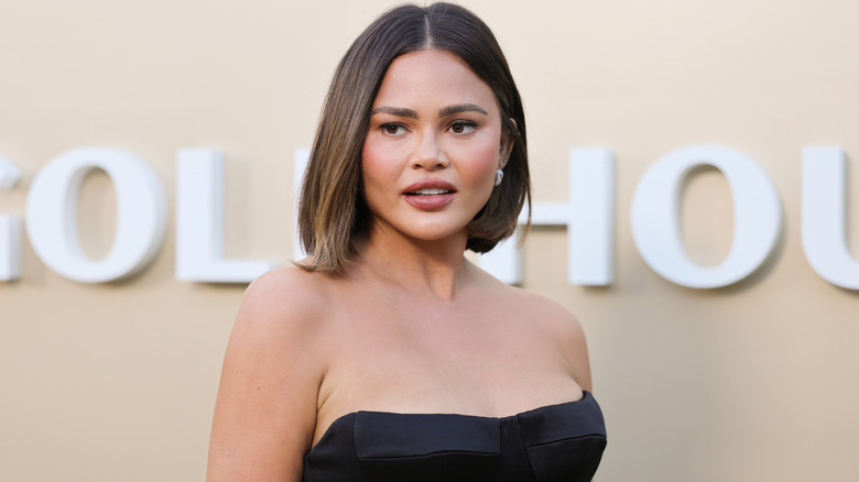 Chrissy Teigen posing