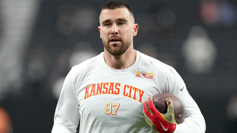 Travis Kelce playing football
