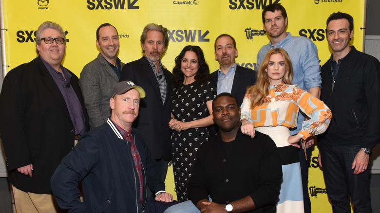 Julia Louis-Dreyfus and the Veep cast posing