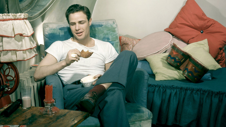 Marlon Brando eating breakfast